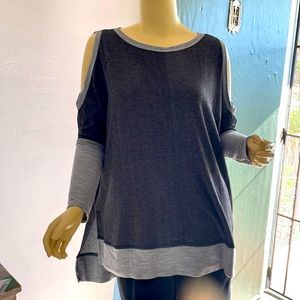 Two tone long sleeve nwot knot tunic